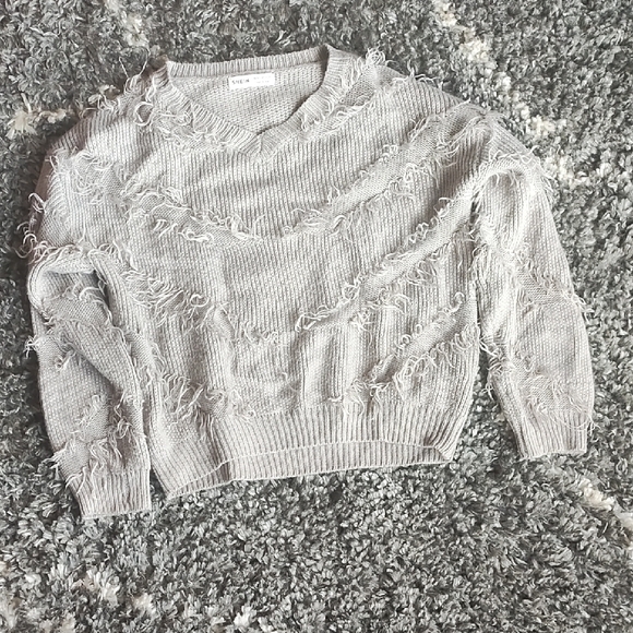 SHEIN Light Gray Textured V-Neck Sweater - Picture 1 of 4